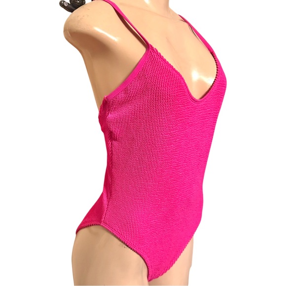 Good American Always Fits One
Piece Swimsuit Large NWT - Picture 5 of 10